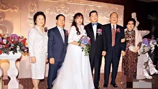 昔日香港歌后嫁入豪門離婚收場,自言曾經很相愛,不後悔結婚