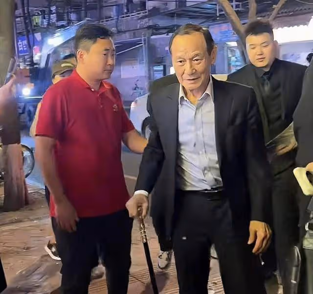 香港知名男星抗癌成功,自覺上天在幫忙,戀愛近50年才和女友結婚