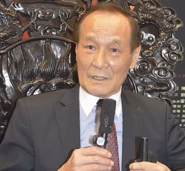 香港知名男星抗癌成功,自覺上天在幫忙,戀愛近50年才和女友結婚