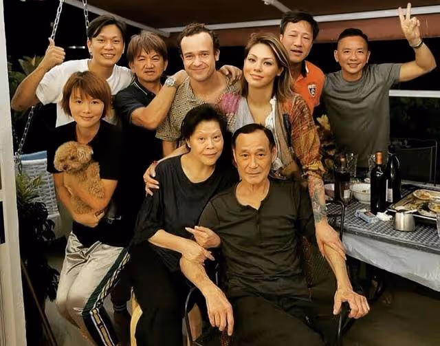 香港知名男星抗癌成功,自覺上天在幫忙,戀愛近50年才和女友結婚