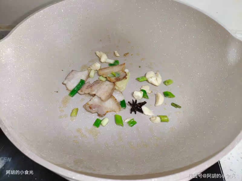 冬天不懂吃這菜太虧了,賽過了吃魚吃肉!簡單燜一鍋,嫩到無敵、口口爆汁,熱乎乎的和冬天最配