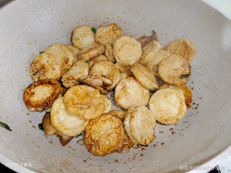冬天不懂吃這菜太虧了,賽過了吃魚吃肉!簡單燜一鍋,嫩到無敵、口口爆汁,熱乎乎的和冬天最配