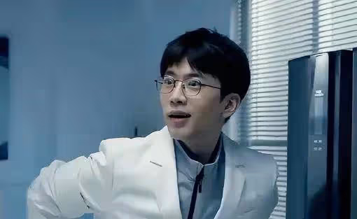《白夜破曉》費啟鳴遭吐槽!前三案子全靠關宏峰瞎開掛偵破