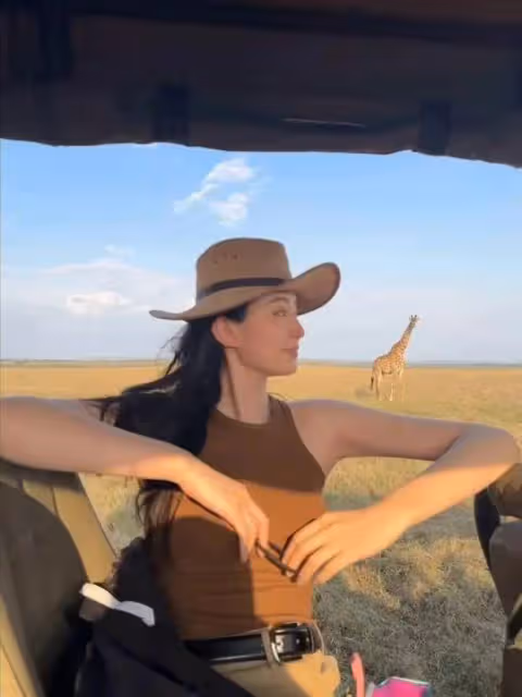 喬欣曬30歲生日看動物大遷徙!膚白貌美大長腿性感妖嬈
