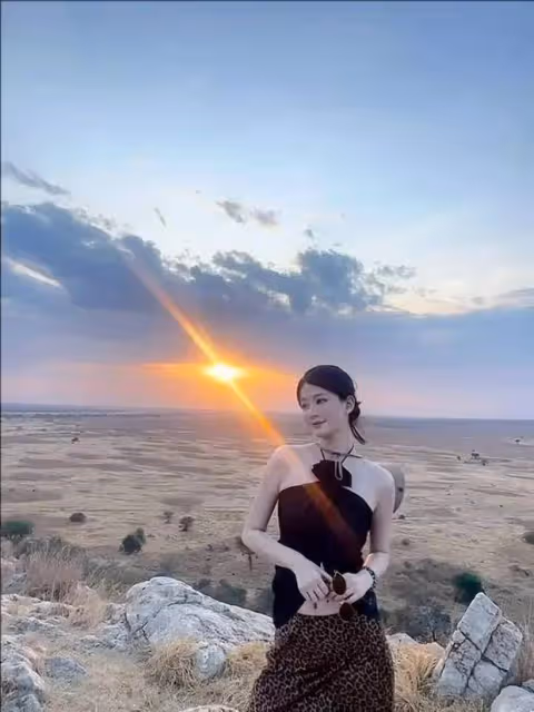 喬欣曬30歲生日看動物大遷徙!膚白貌美大長腿性感妖嬈