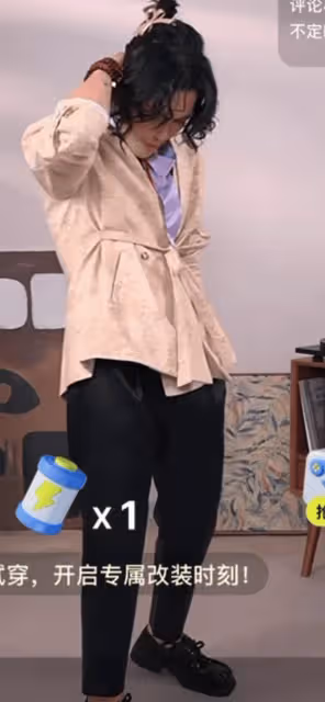 人妖?向佐直播穿露臍裝,弔帶勒出肉,妖嬈得不行,癖好特殊放飛自我