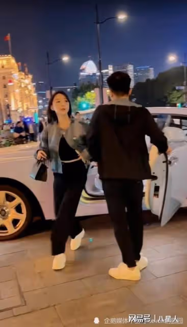 葉珂線下生圖曝光!開著豪車外出招搖,顏值遠超baby被網友夸蠻好看
