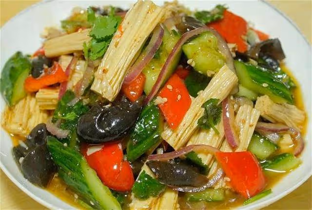 涼拌腐竹怎麼做才好吃?秋冬就算不吃肉,也要來一盤,香辣又筋道