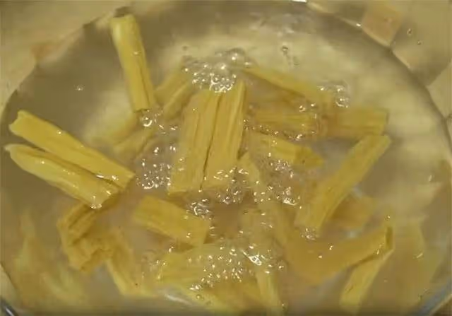 涼拌腐竹怎麼做才好吃?秋冬就算不吃肉,也要來一盤,香辣又筋道