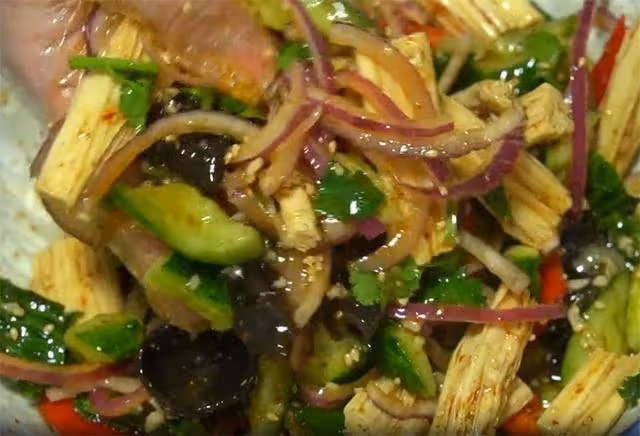 涼拌腐竹怎麼做才好吃?秋冬就算不吃肉,也要來一盤,香辣又筋道