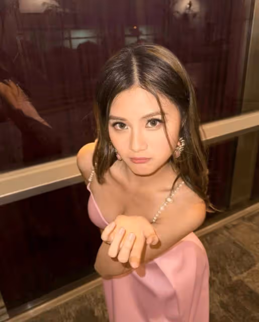 TVB新晉東張女神突然大曬性感,事業線不輸眾咪神!被指撞樣阿Sa!