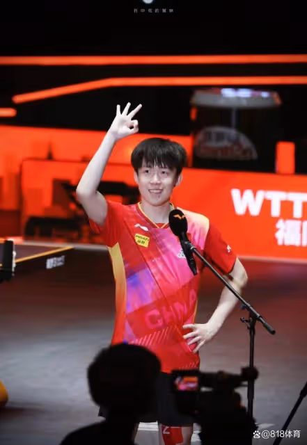 霸氣!王楚欽總決賽3連冠比3手勢:2024有好有壞 慶幸最後依然能比3