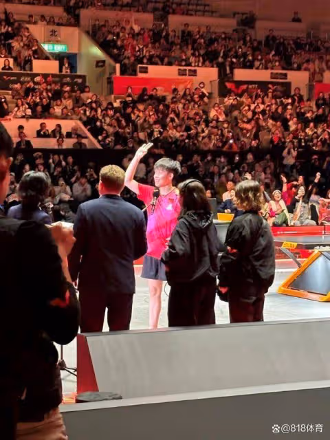 霸氣!王楚欽總決賽3連冠比3手勢:2024有好有壞 慶幸最後依然能比3