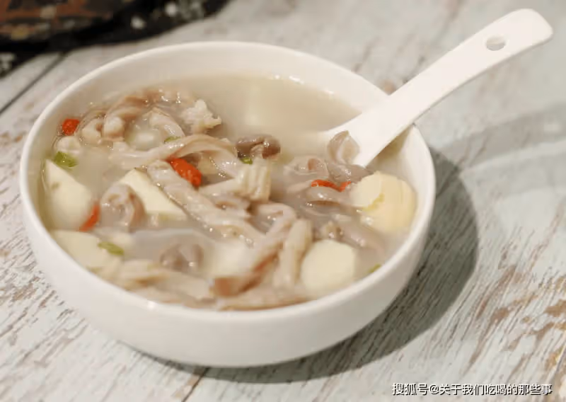 豬肚湯怎麼做？牢記「3個竅門」，湯色奶白，鮮香無腥，特別好喝