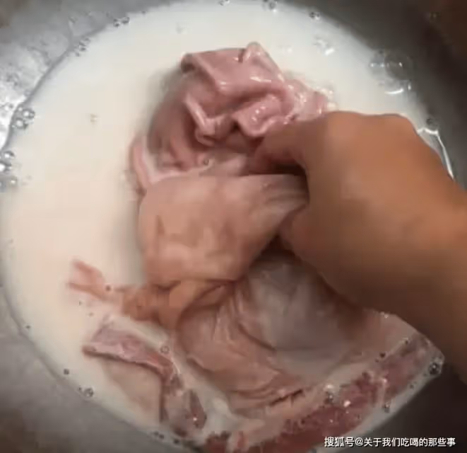 豬肚湯怎麼做？牢記「3個竅門」，湯色奶白，鮮香無腥，特別好喝