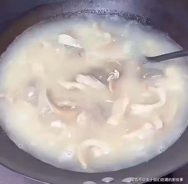 豬肚湯怎麼做？牢記「3個竅門」，湯色奶白，鮮香無腥，特別好喝