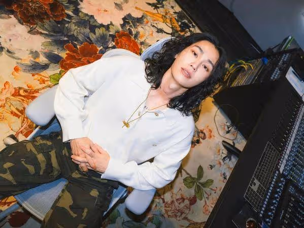 人氣男偶像「曾吸161次大麻」消失⋯　時隔5年復活造型全變了