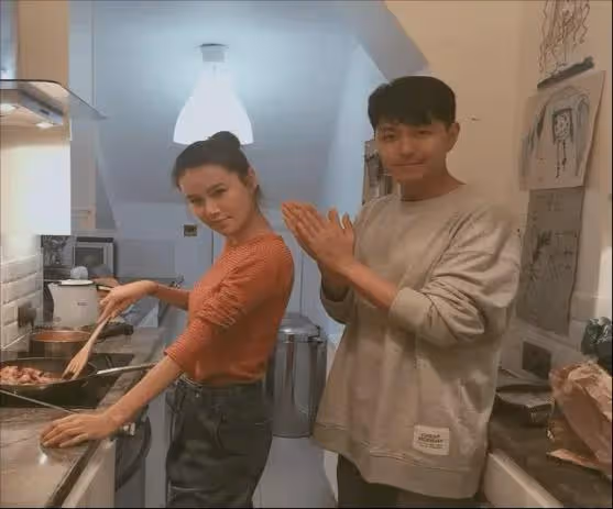 她曾是「星爺御用主播」,他曾是伊面接班人,為何慘被罵了四年?