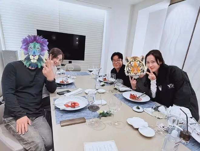 孫藝珍與友人聚餐合照,疑似玄彬帥氣出鏡,宋允兒也在現場