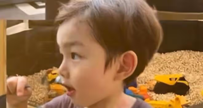 孫藝珍與友人聚餐合照，疑似玄彬帥氣出鏡，宋允兒也在現場