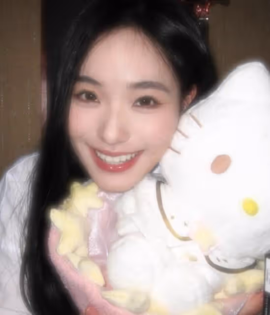 小S為二女兒慶祝17歲生日,女兒富貴名媛氣十足,超會拍照