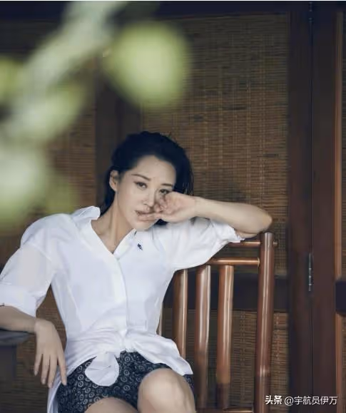 與許晴分手後,14年不談戀愛,卻在42歲娶小8歲上海富婆再度爆紅