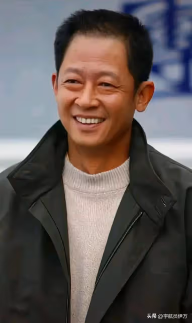 與許晴分手後,14年不談戀愛,卻在42歲娶小8歲上海富婆再度爆紅