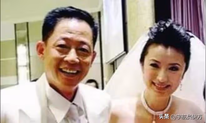 與許晴分手後,14年不談戀愛,卻在42歲娶小8歲上海富婆再度爆紅