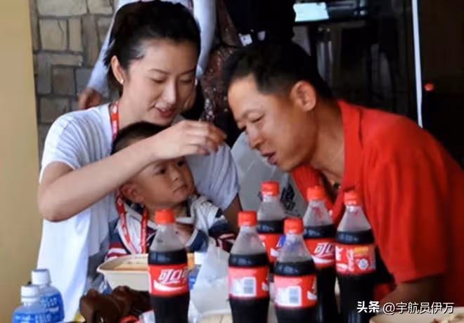 與許晴分手後,14年不談戀愛,卻在42歲娶小8歲上海富婆再度爆紅