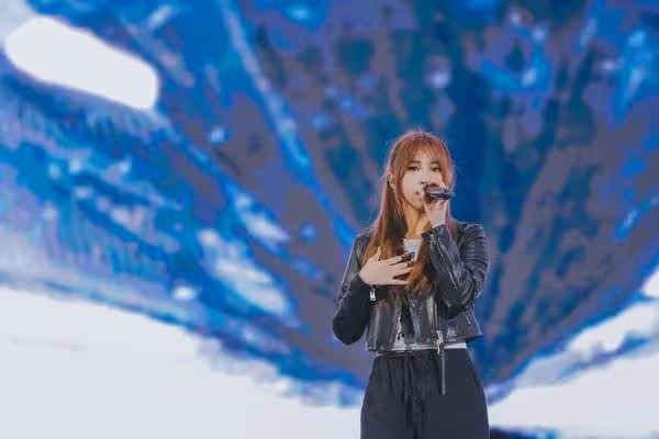 五月天最強繼承人!冠佑18歲女兒長大了 粉絲為她搶票一現身全場驚艷