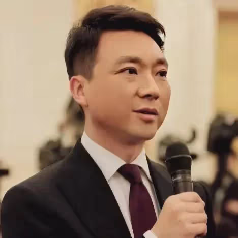 堅持丁克半輩子的康輝,卻在四十多歲時,因為母親一個電話後悔了