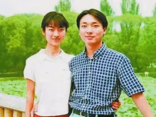 堅持丁克半輩子的康輝,卻在四十多歲時,因為母親一個電話後悔了