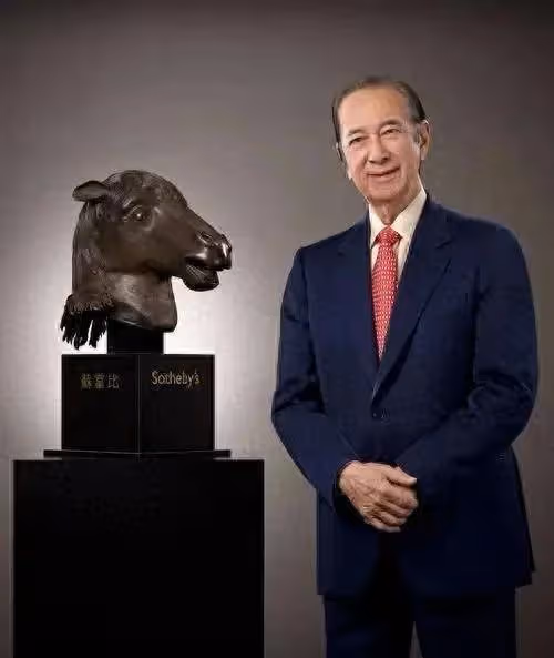 張藝謀現身澳門美高梅博物館參觀,獲何超瓊親自接待排場十足