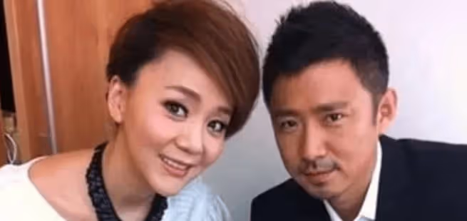 高鑫:愛上母親的學生,兩人廝守24年零緋聞,現在一家3口很幸福