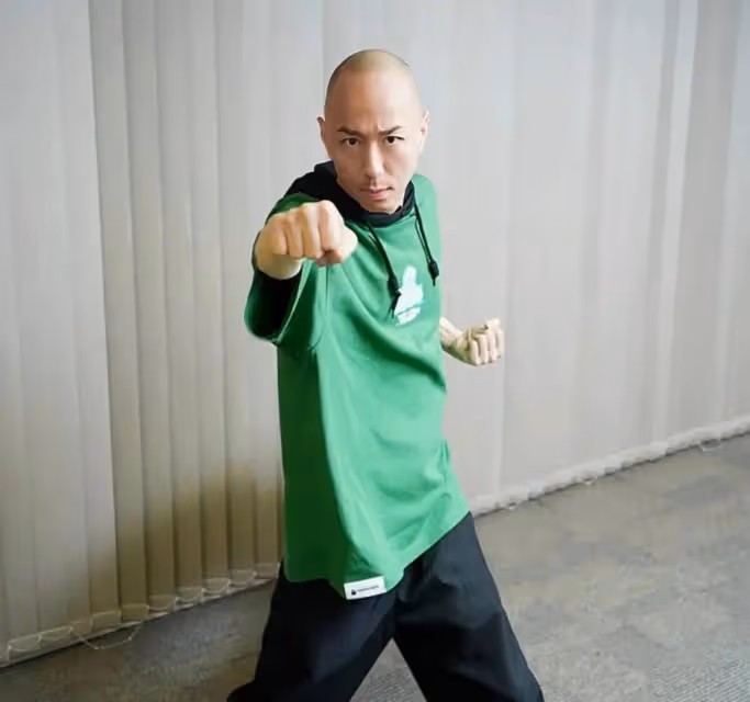TVB「金牌綠葉」戴耀明無劇可拍,到餐廳洗廁所倒垃圾,月入過萬維持生計