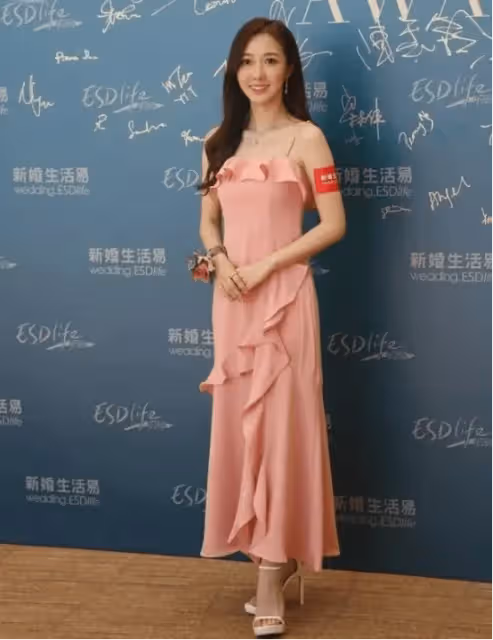 TVB小花何依婷缺席台慶被傳懷孕,錯失力捧機會,與老公出遊自揭糗事