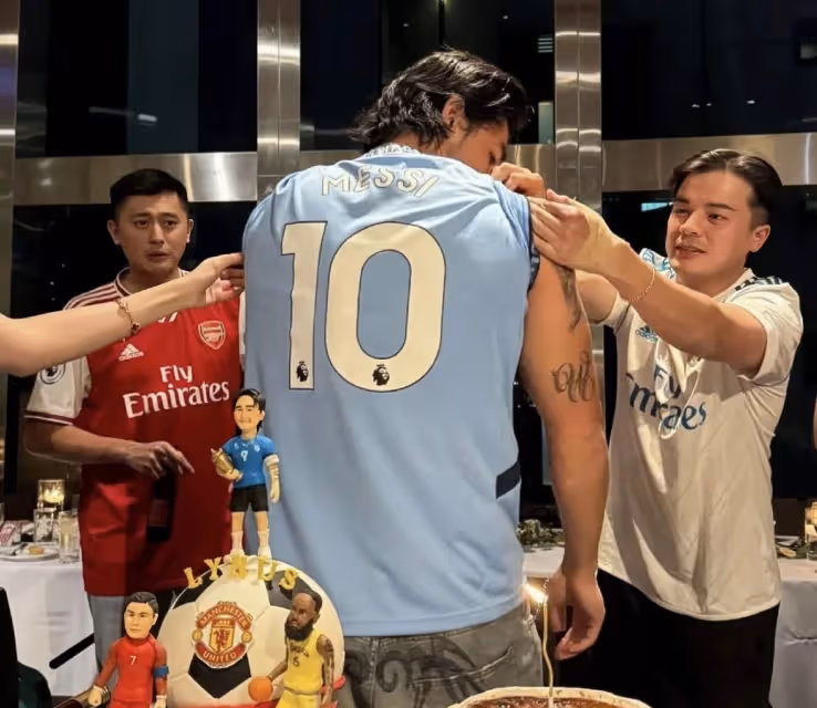 香港星二代慶祝28歲生日，繼承母親基因顏值高，身材健碩胸肌發達