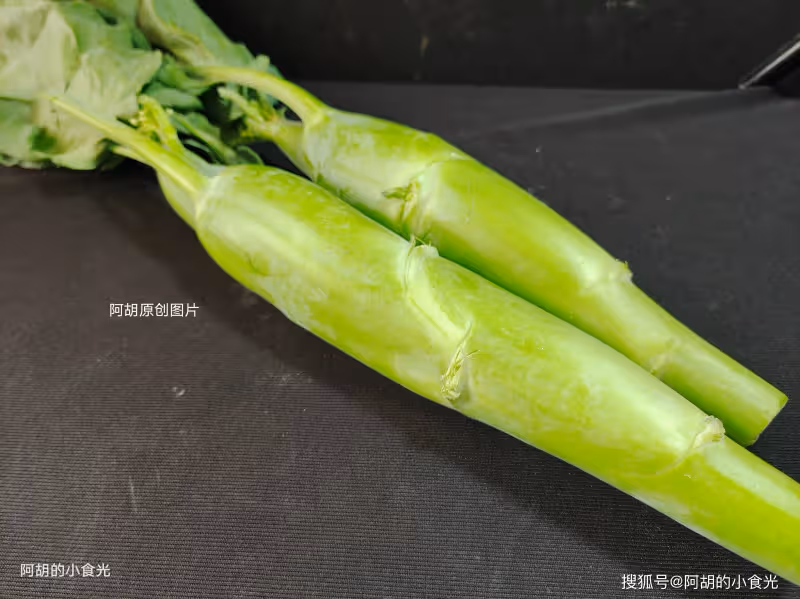 入冬不懂吃它太虧,竟還是絕佳天然高鈣菜!燙一燙拌一拌,菜嫩味更香、鮮脆十足,妥妥下飯好菜