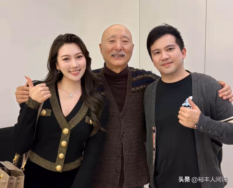 陳佩斯兄妹罕有同框!妹夫張山站邊上,外甥女仍然避不開陳家基因