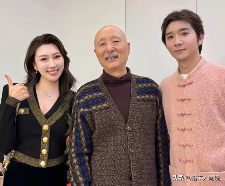 陳佩斯兄妹罕有同框!妹夫張山站邊上,外甥女仍然避不開陳家基因