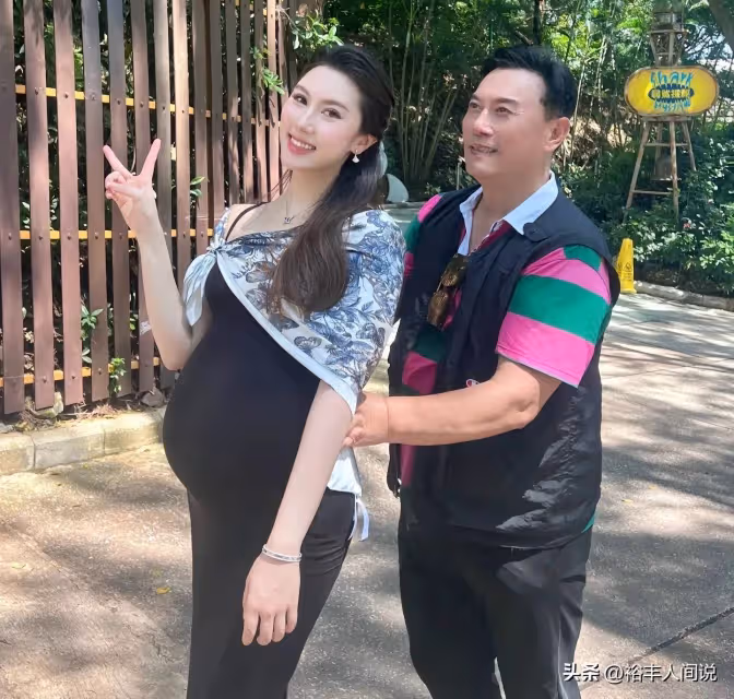 陳佩斯兄妹罕有同框!妹夫張山站邊上,外甥女仍然避不開陳家基因