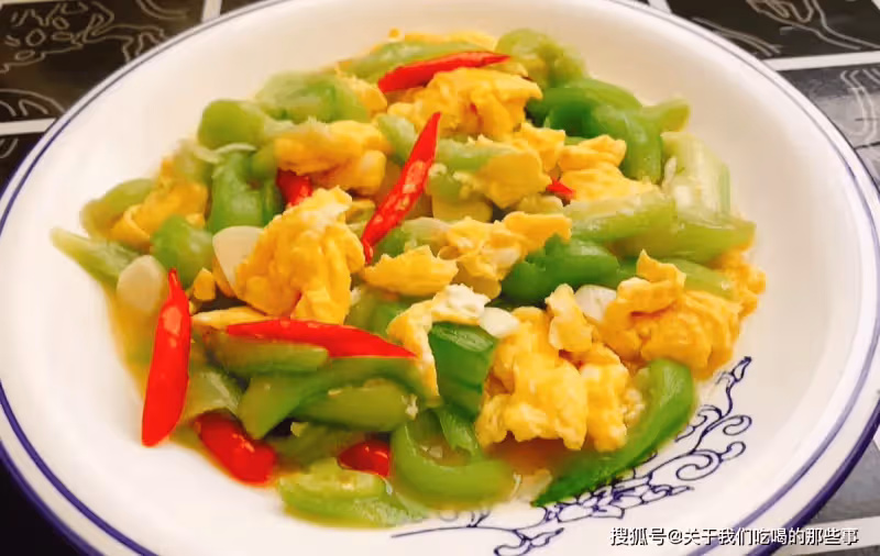 絲瓜炒雞蛋，牢牢記住2個小技巧，保證絲瓜翠綠鮮嫩，入味好吃