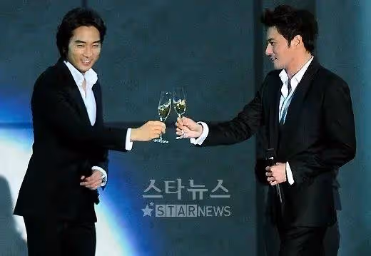 張東健手機門醜聞四年後翻身!宋承憲演18禁新片也賣座