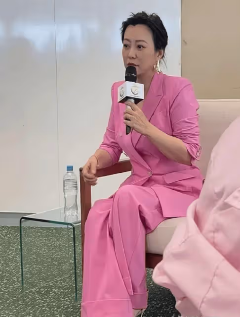 郝蕾近照暴瘦20斤顏值回春!46歲的她美得讓人窒息