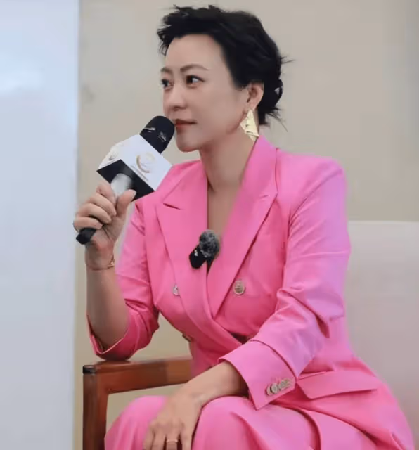 郝蕾近照暴瘦20斤顏值回春!46歲的她美得讓人窒息
