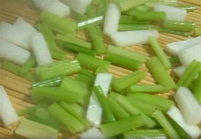 自從學會芹菜這種吃法,開胃下飯,天天吃都不膩,一次做5斤不夠
