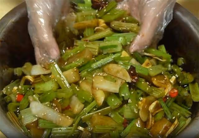 自從學會芹菜這種吃法，開胃下飯，天天吃都不膩，一次做5斤不夠