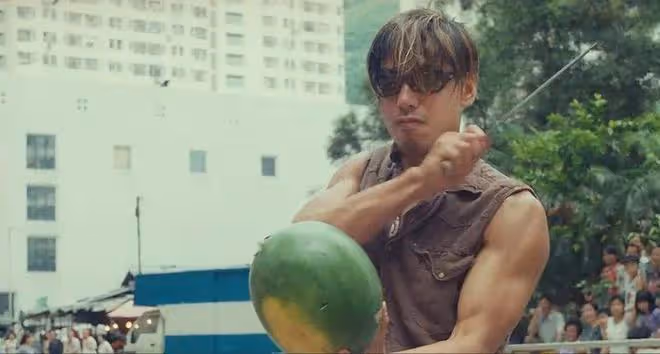 61歲港星張耀揚被捕獲滿頭白髮依然型爆,曾惹同性傳聞近年感情狀況成謎