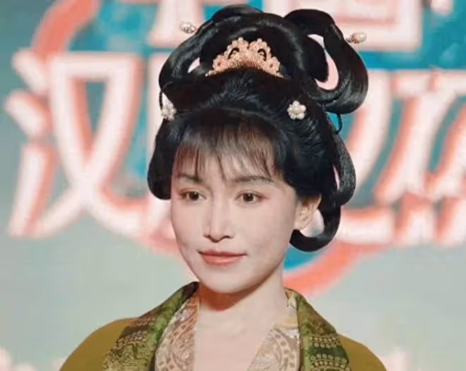 李子柒遭台媒攻擊,生圖曝光被嘲諷像大嬸,台網友怒懟無良記者