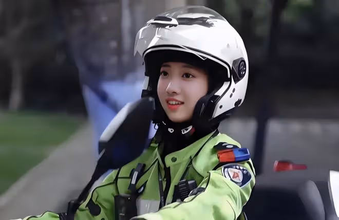 兔子警官李語蔚升職了,爆火後沒有辭職當網紅,如今離轉正不遠了